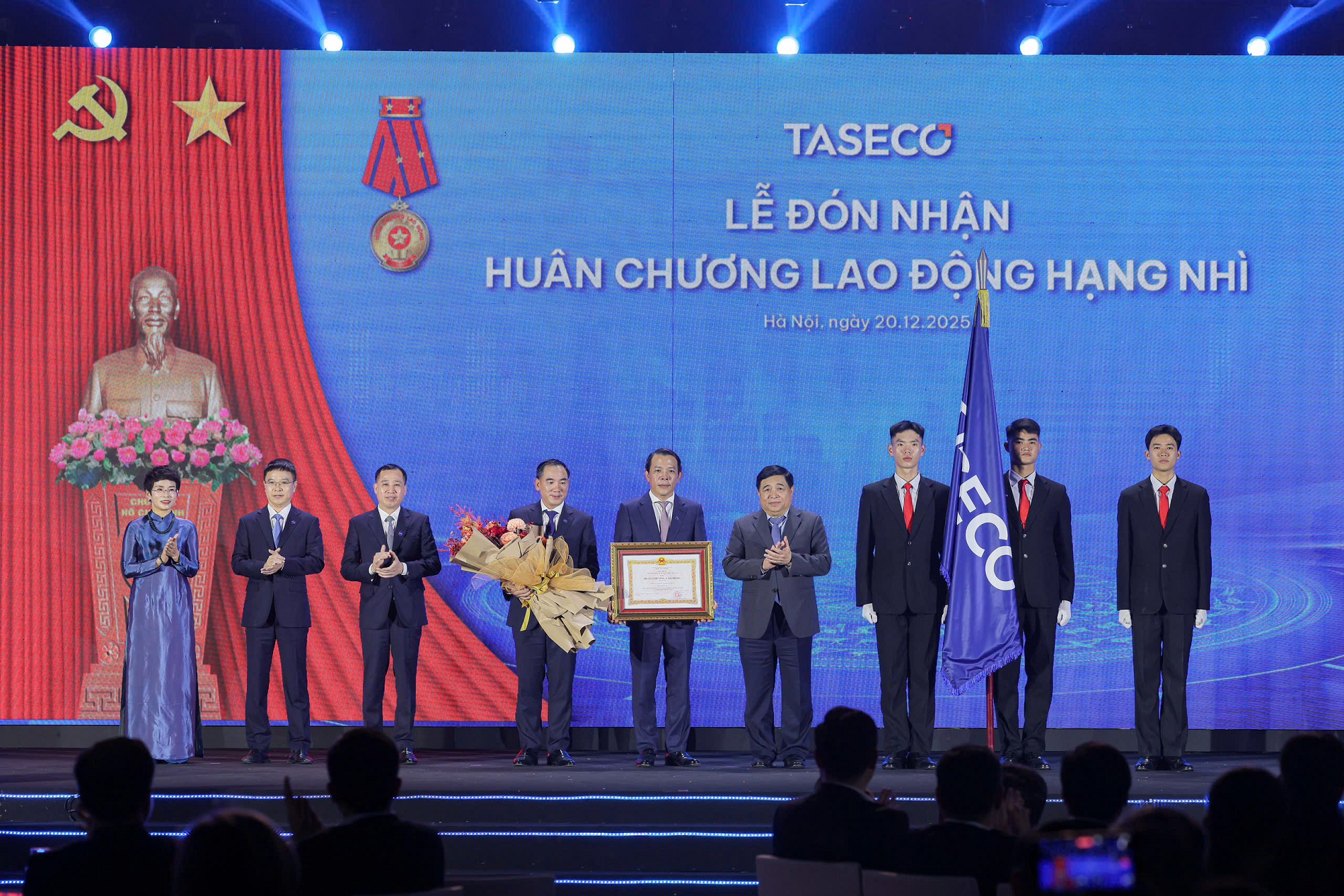 Taseco Group đón nhận Huân chương Lao động hạng Nhì