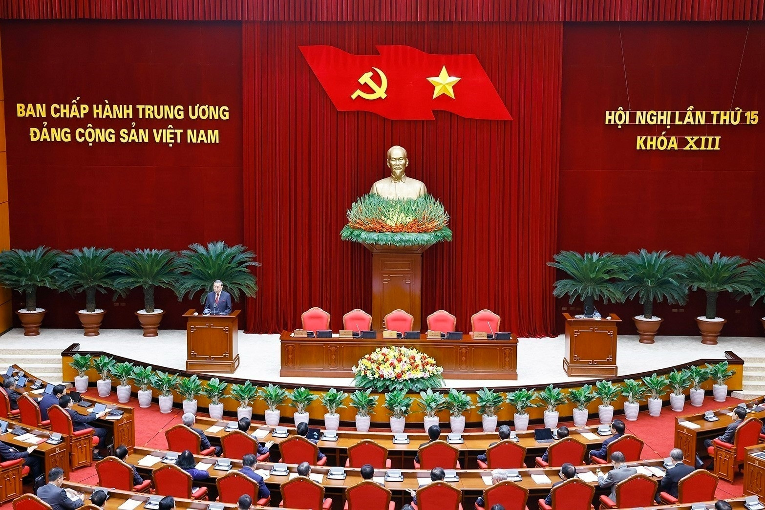 Trung ương thảo luận về quy chế bầu cử tại Đại hội 14