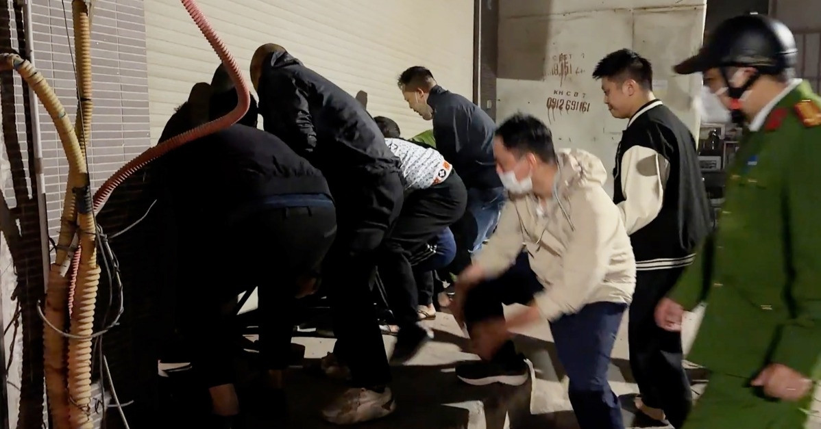 Vụ cháy chợ Xanh ở Hà Nội: Hàng chục thanh niên...