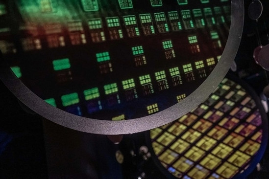 Bản tin trưa 24/12: Trung Quốc lên tiếng sau khi Mỹ báo áp thuế chất bán dẫn