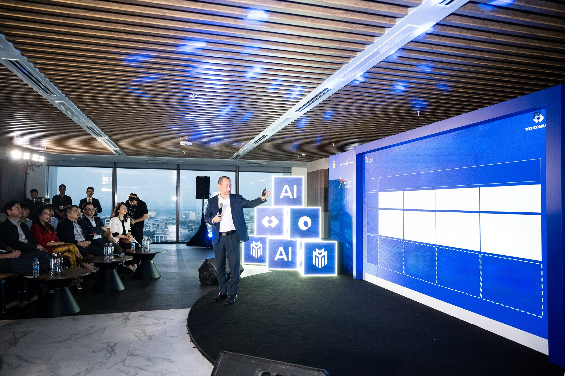 Ảnh 2 Ông Phùng Quang Hưng – Tổng Giám đốc OneMount Group chia sẻ về tầm nhìn của TCB và HST.jpg