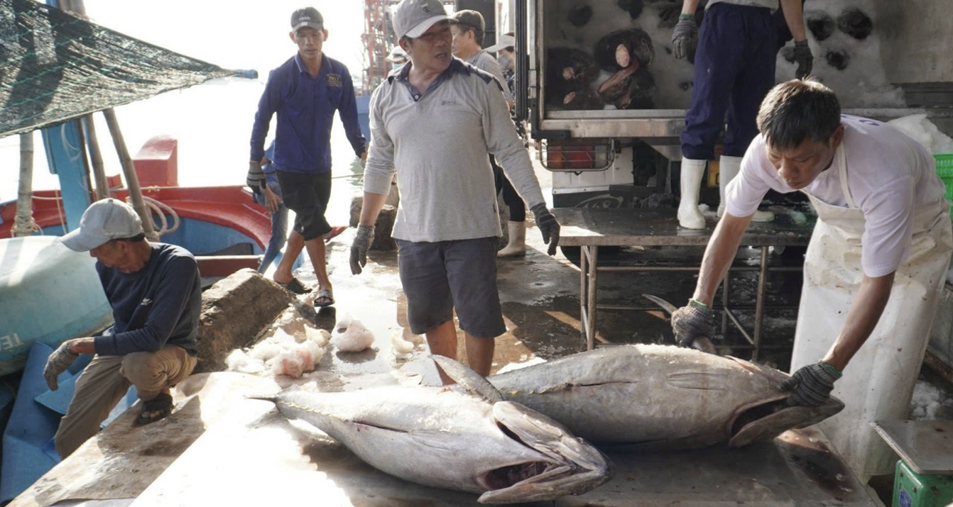 Ba ‘siêu cường’ vung tiền gom mua, dự báo điều chưa từng có với thế mạnh Việt