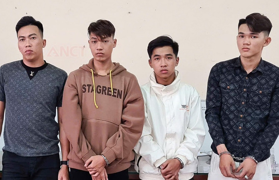 Bắt 2 thanh niên ở Cần Thơ, thu giữ súng cùng 1.476 viên đạn