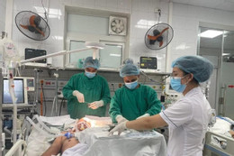 Bật báo động đỏ cứu thanh niên hôn mê sâu, không tiền, không người thân Bệnh viện bật báo động đỏ cứu nam thanh niên sốc đa chấn thương nguy kịch