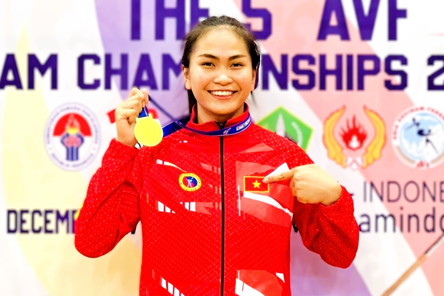 Cô gái 18 tuổi giành 3 Huy chương Vàng trong năm 2025, 1 lần vô địch thế giới