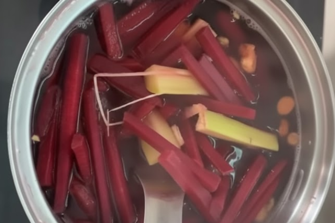  Củ dền nấu mía - thức uống bổ sắt, tốt cho máu 