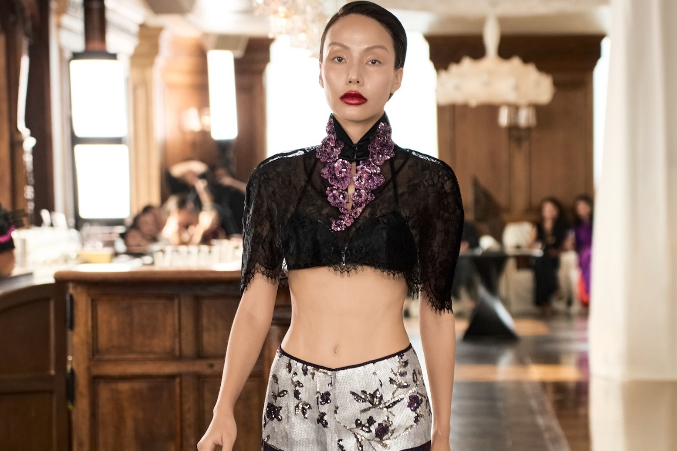  Gigi Hương Giang gợi cảm trong thiết kế lấy cảm hứng tinh thần Phục Hưng 