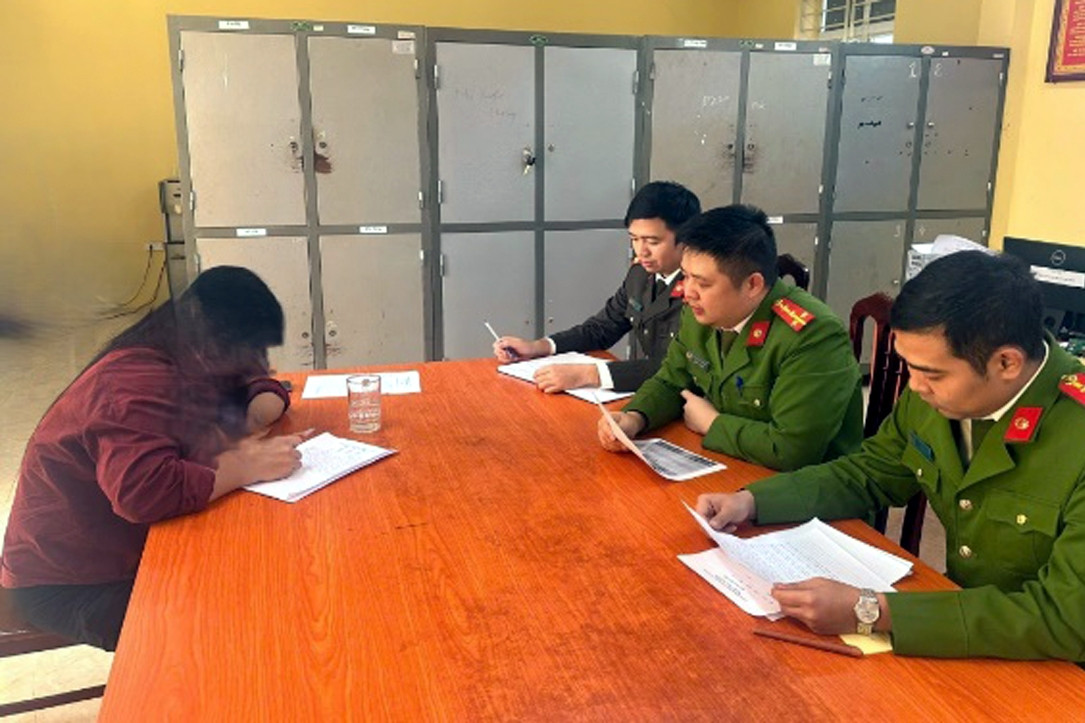 Hà Nội: Xử lý người phụ nữ đăng thông tin 'báo chốt' giao thông trên mạng xã hội