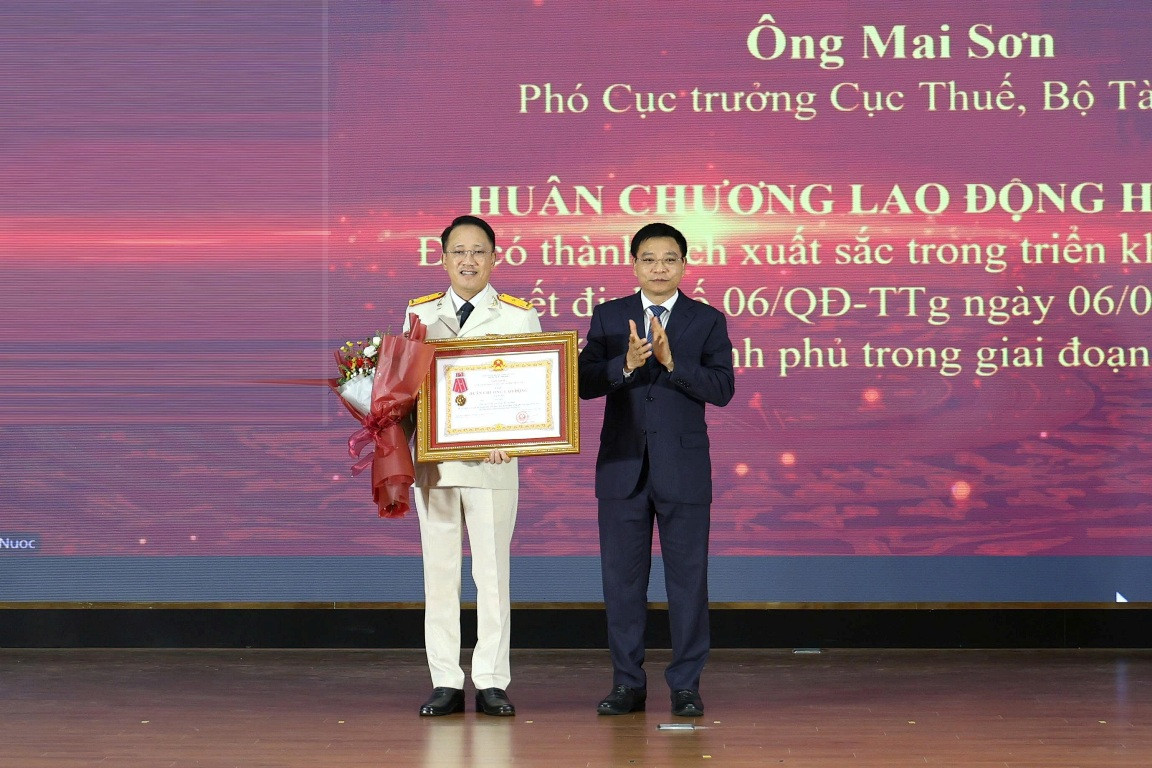 huan chuong lao dong.jpg