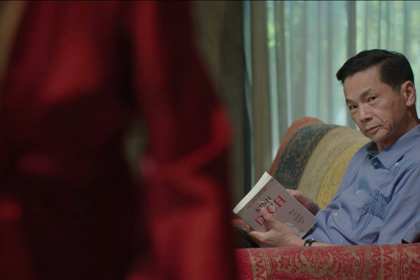 NSND Trung Anh đỏ mặt khi đóng cảnh nóng với bạn diễn kém 30 tuổi