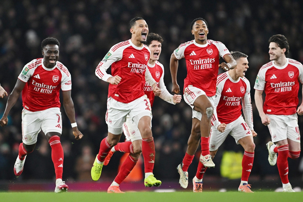 Thắng penalty nghẹt thở, Arsenal vào bán kết cúp Liên đoàn