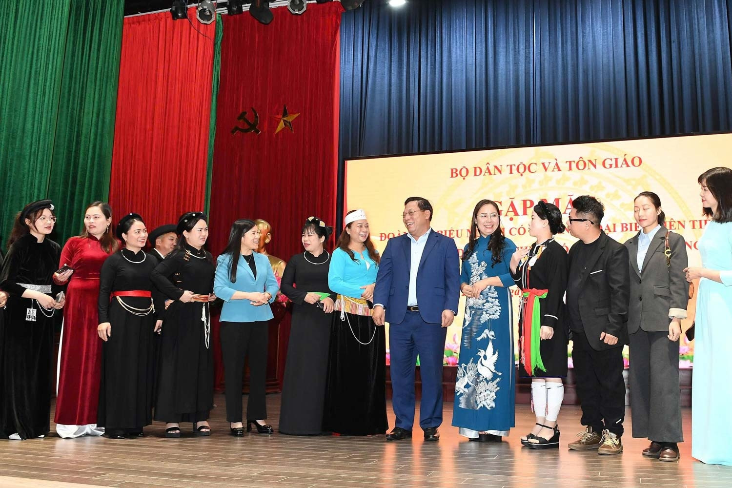  Thứ trưởng Nguyễn Hải Trung gặp mặt đại biểu điển hình vùng đồng bào DTTS tỉnh Tuyên Quang 