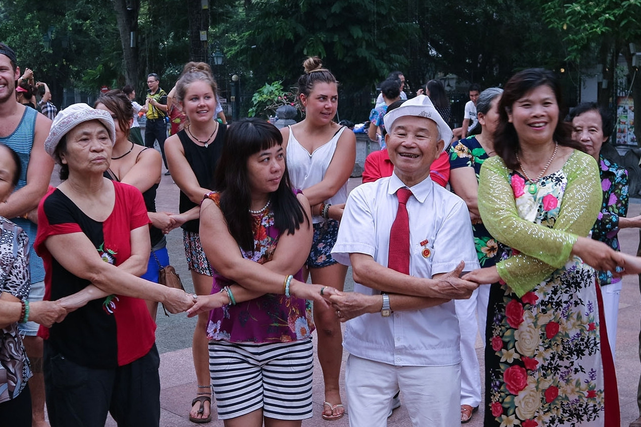 Thủ tướng: Phát triển mô hình chăm sóc người cao tuổi 'sáng đón đi, tối đưa về'