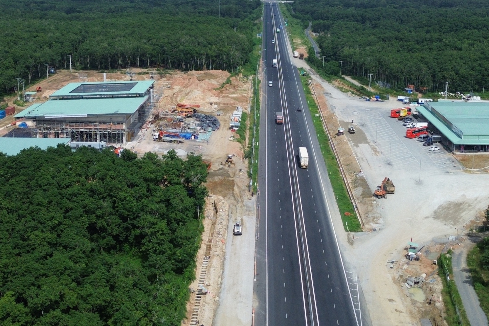 Trạm dừng nghỉ cao tốc: Nhiều ưu đãi, chất lượng phục vụ chưa tương xứng