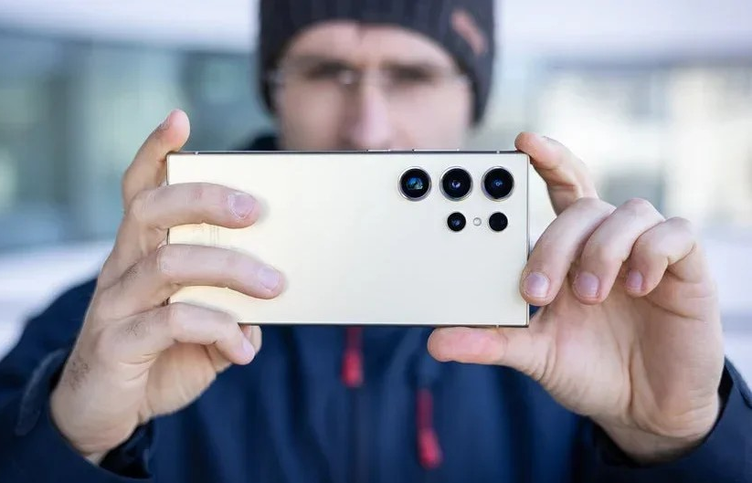 Triệt phá đường dây sản xuất điện thoại Samsung giả, chủ mưu mới học hết lớp 8