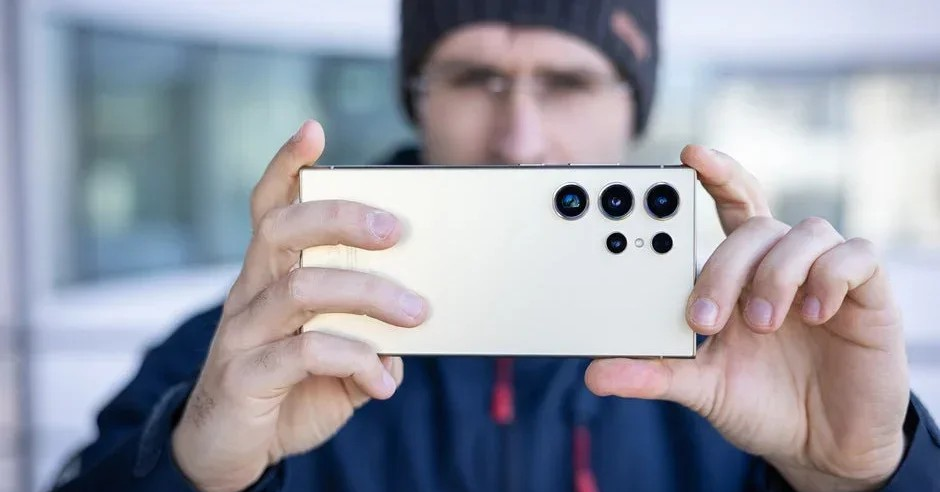 Triệt phá đường dây sản xuất điện thoại Samsung giả, chủ mưu mới học hết lớp 8