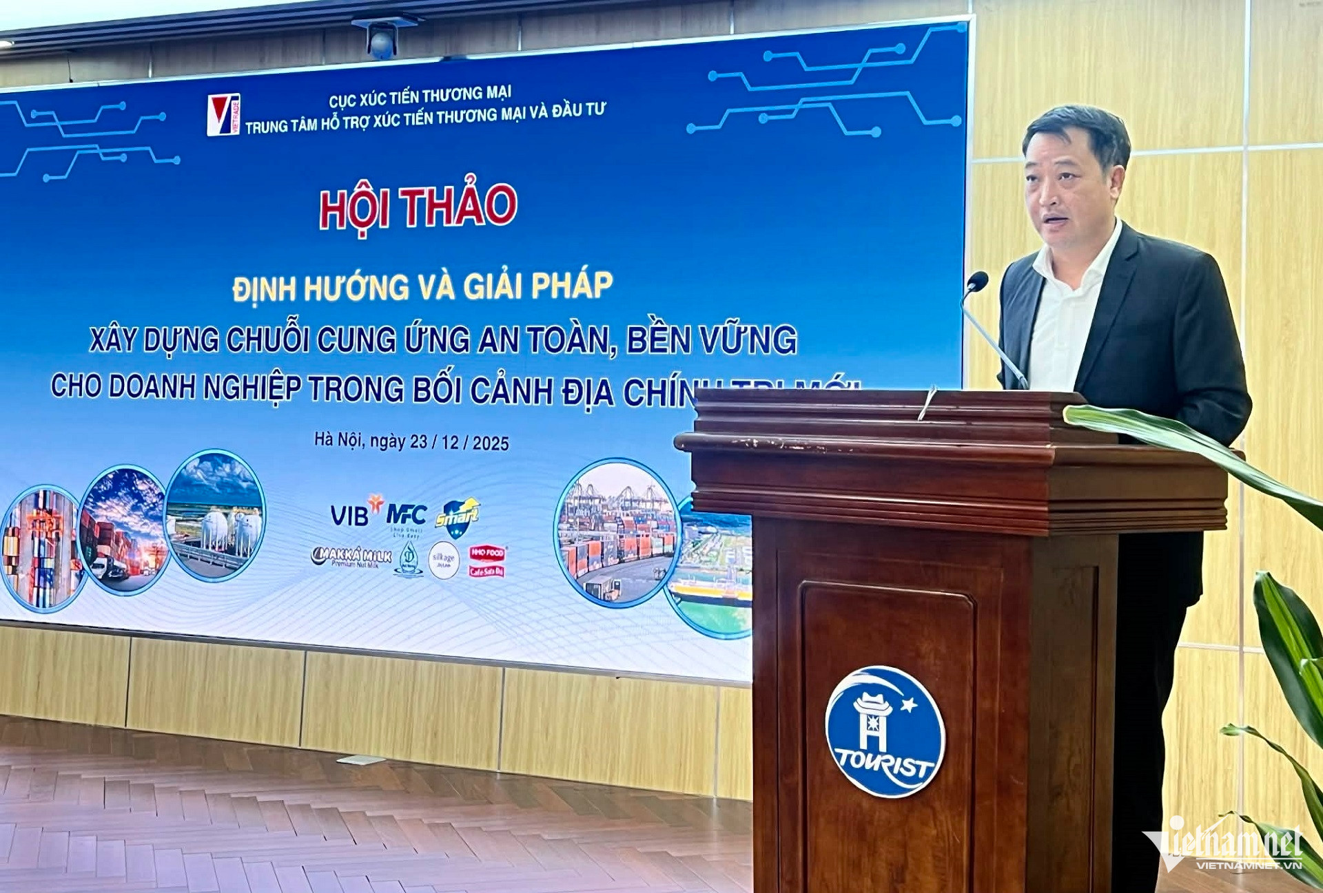 W-Ong Hung Cuc XTTM.jpg