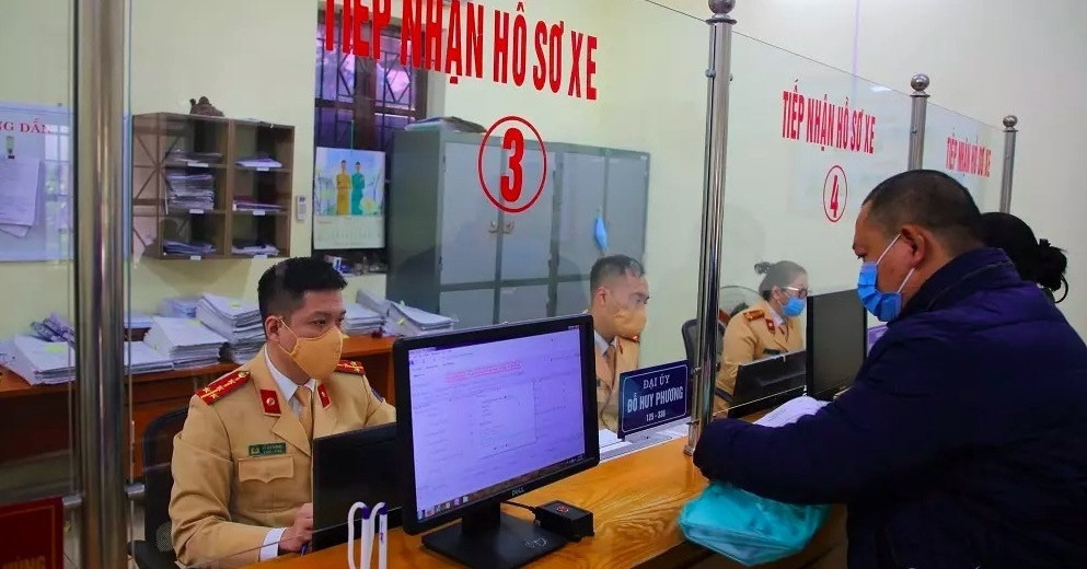 Đăng ký biển số ô tô tại Hà Nội, TPHCM: Bộ muốn giảm còn 14 triệu đồng/xe