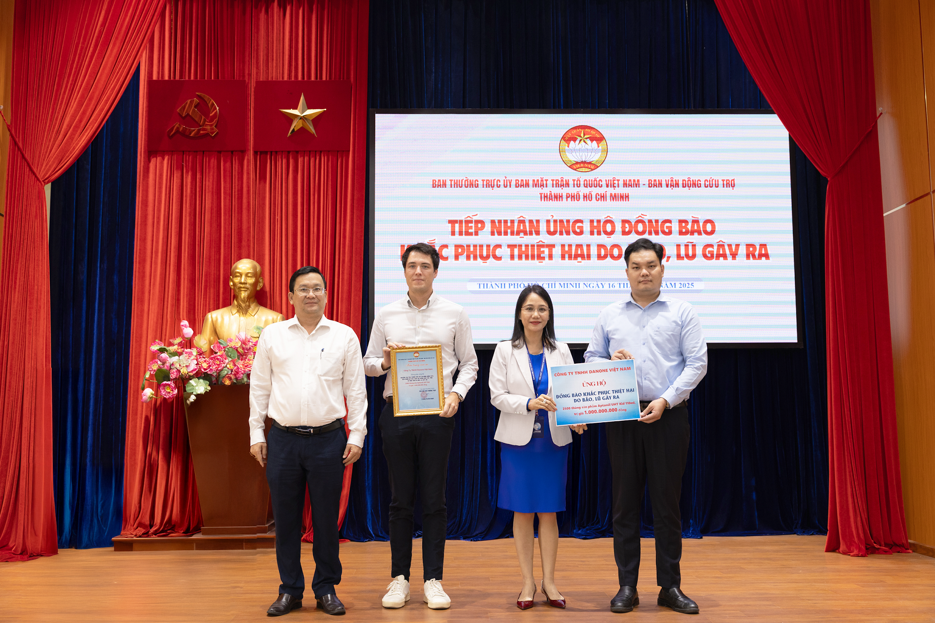 Danone Việt Nam: 1 tỷ đồng sữa Aptamil KID UHT tặng trẻ em vùng lũ