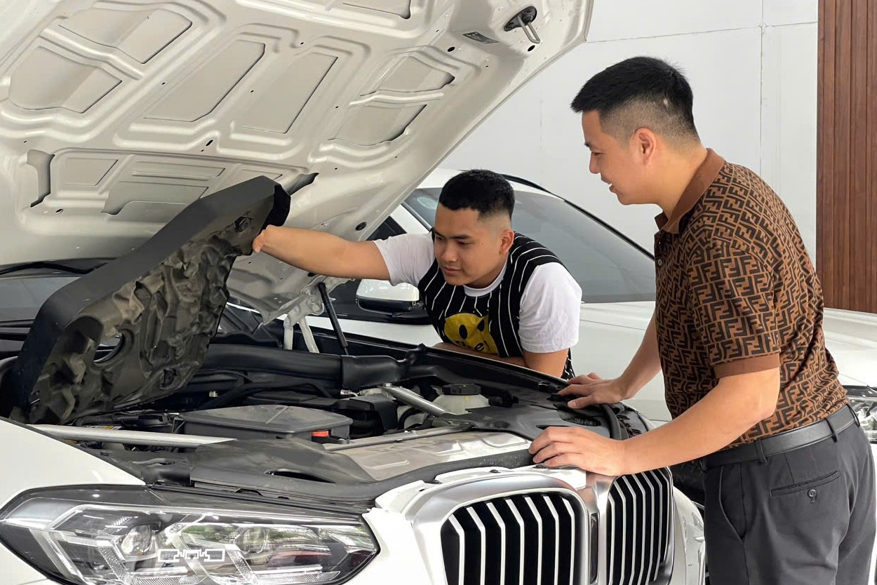 Chủ xe bức xúc khi mua phải ô tô bị đâm đụng chỉ vì tin vẻ ngoài long lanh