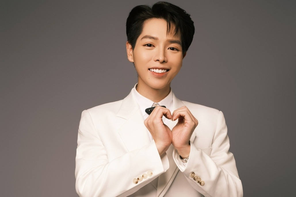 Đức Phúc, Võ Hạ Trâm hát chương trình nghệ thuật 'Ánh dương' chào năm mới