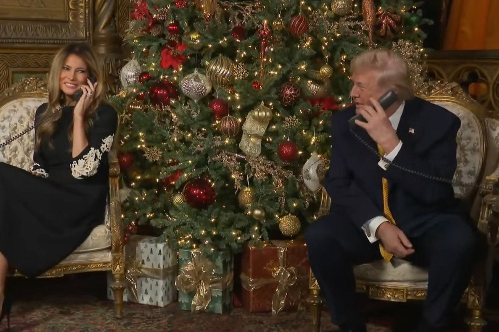 Hình ảnh vợ chồng ông Trump tham gia chiến dịch theo dõi Ông già Noel