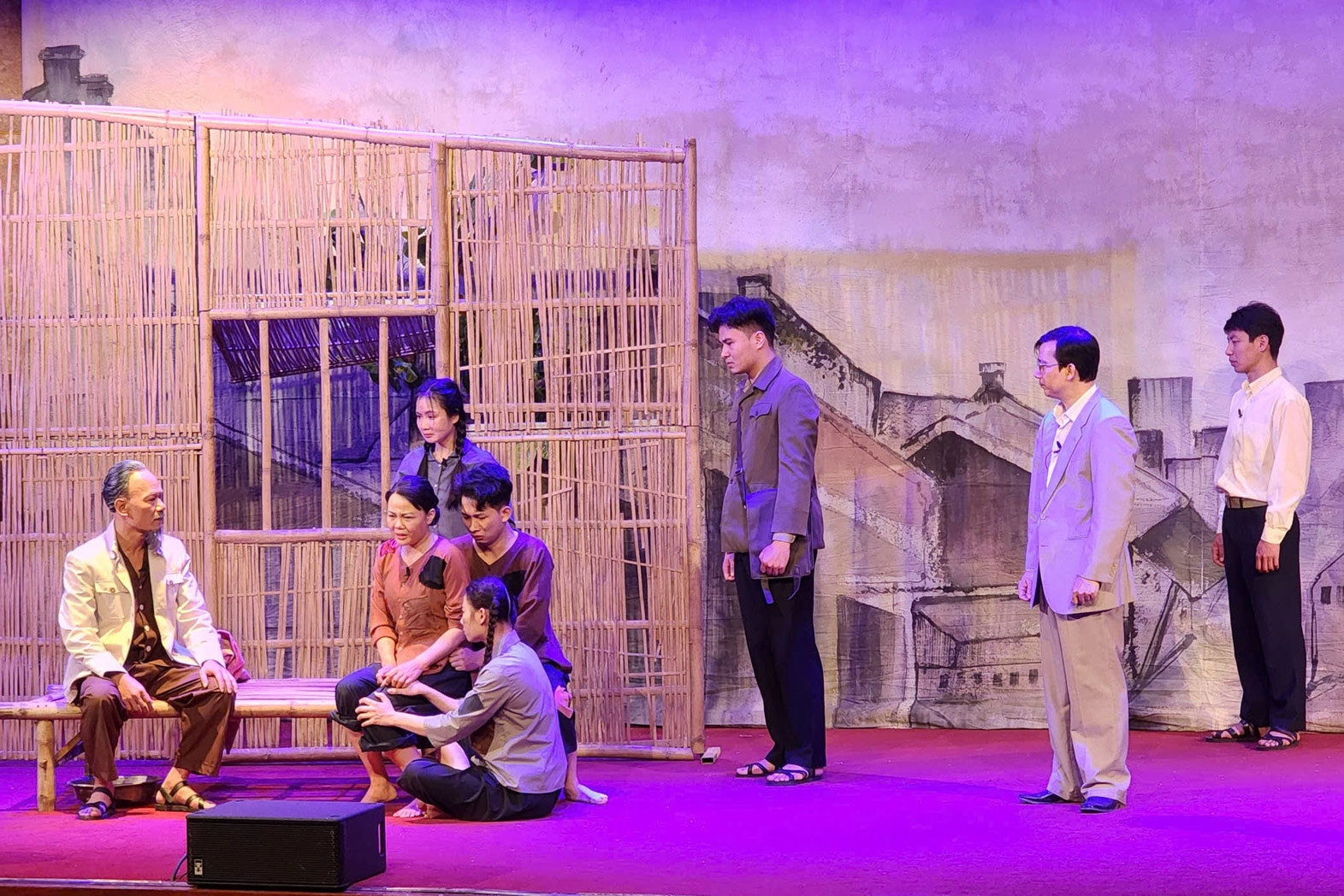 Khán giả khóc khi xem kịch ngắn về Chủ tịch Hồ Chí Minh