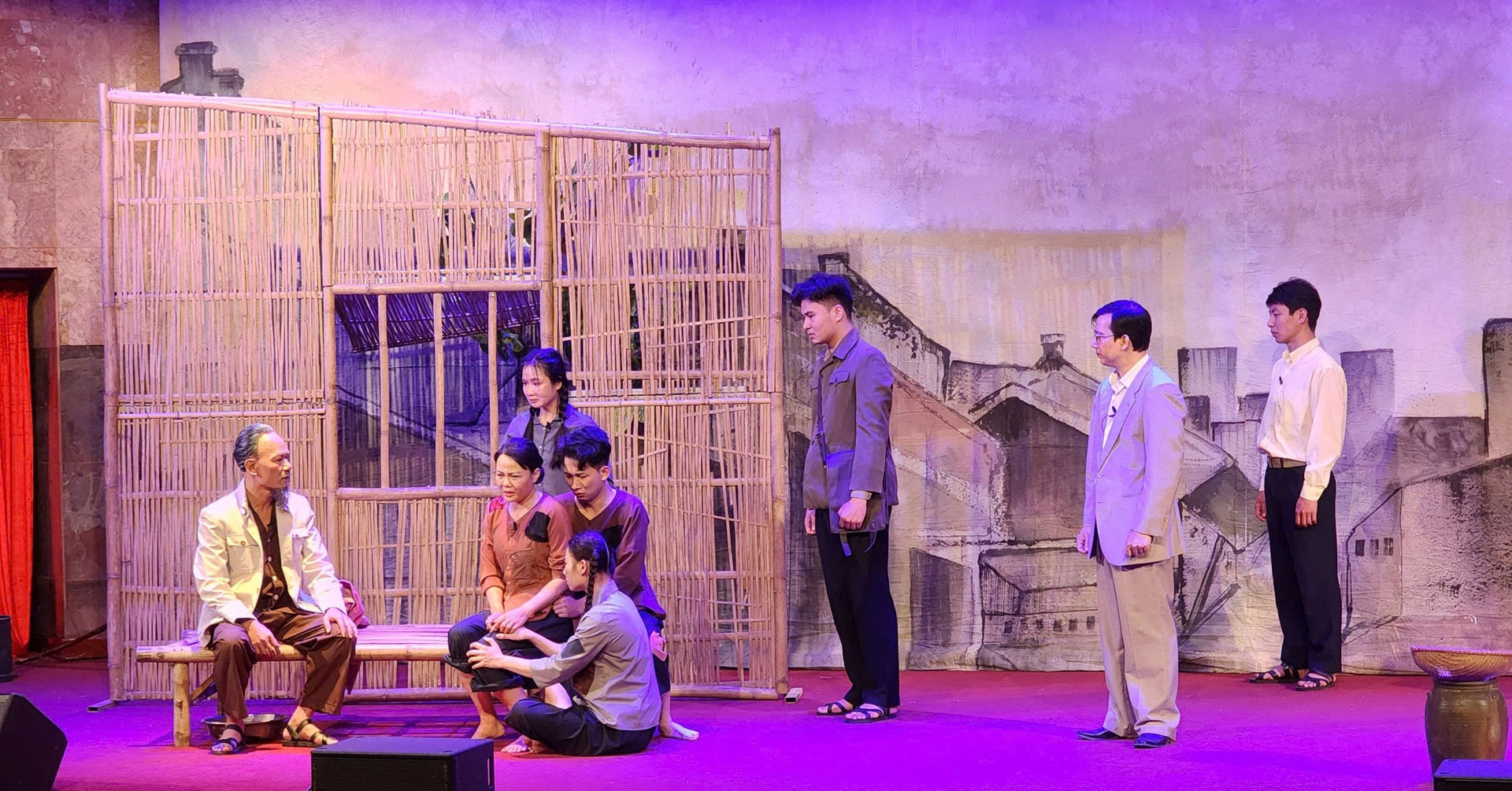 Khán giả khóc khi xem kịch ngắn về Chủ tịch Hồ Chí Minh