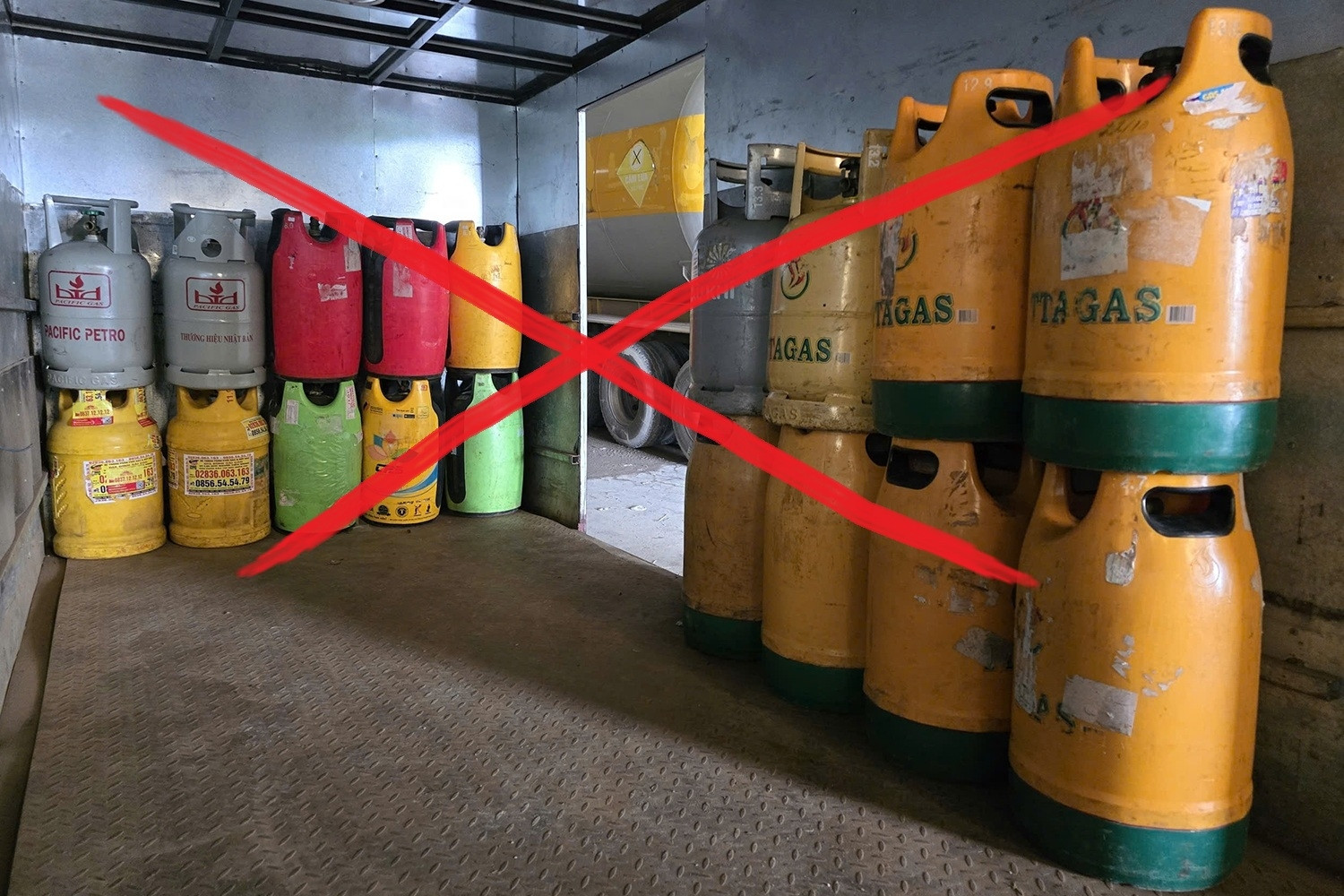  Lật tẩy đường dây sản xuất, buôn bán gas giả quy mô lớn tại TPHCM 