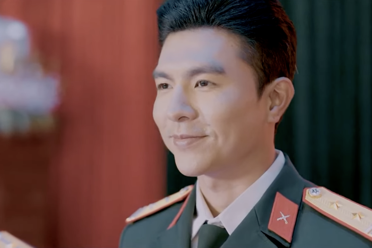 Mỹ nam hot nhất 'Mưa đỏ' gây sốt với tạo hình bộ đội đẹp trai trong phim VTV