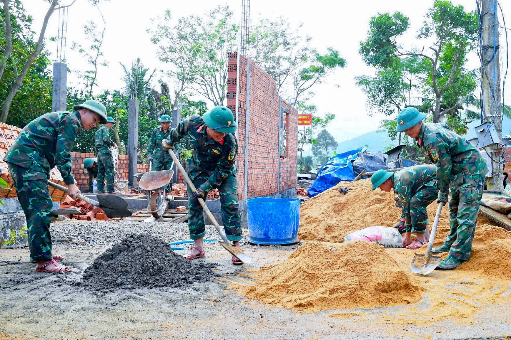 Nhà xây siêu tốc, chi phí siêu rẻ vẫn '3 cứng, 4 chắc', hồi sinh vùng rốn lũ