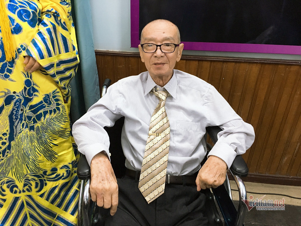 nsnd dinh bang phi ngoi xe lan du trien lam vinh danh minh 4.jpg