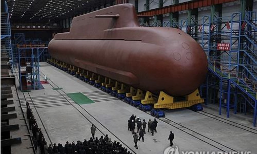 Tàu ngầm đầu tiên chạy bằng năng lượng hạt nhân của Triều Tiên. Ảnh: KCNA