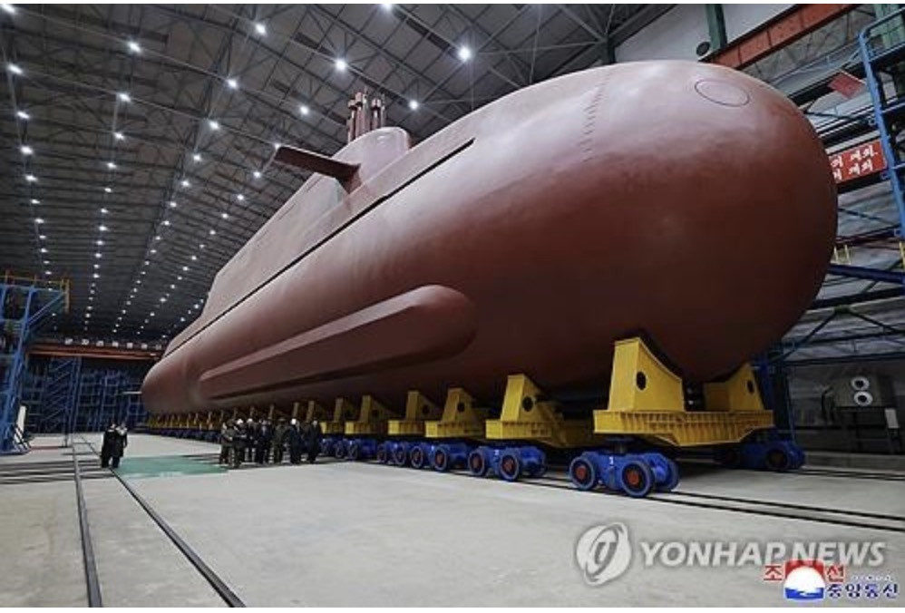 Tàu ngầm đầu tiên chạy bằng năng lượng hạt nhân của Triều Tiên. Ảnh: KCNA