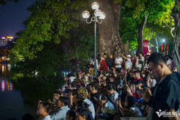 https://static-images.vnncdn.net/vps_images_publish/000001/000003/2025/12/25/w-hoguom-thaprua-trinhdienanhsang-phodibo-14-of-21-352.jpg