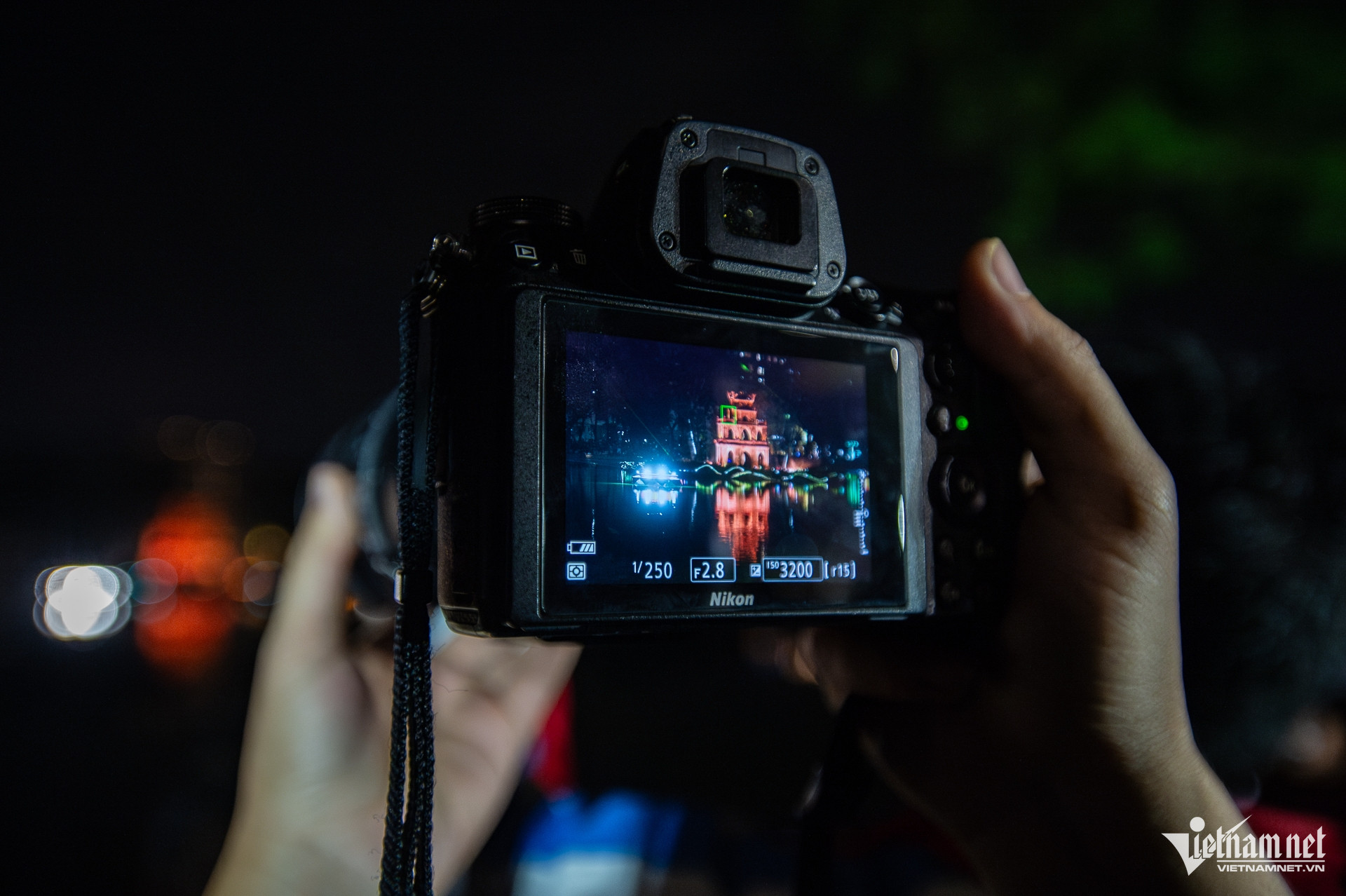 W-HồGươm_ThápRùa_trìnhdiễnánhsáng_phodibo (2 of 21).jpg