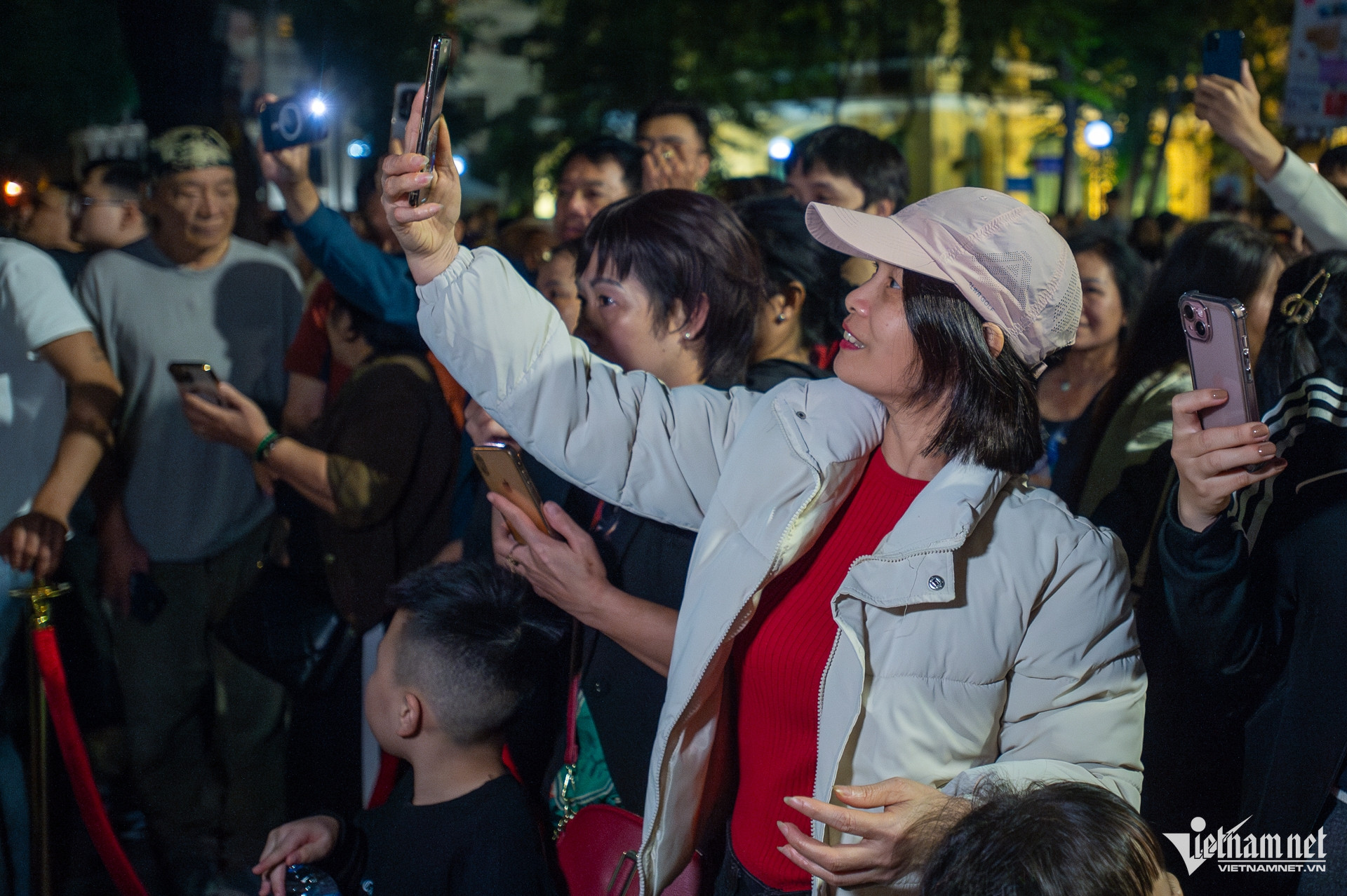 W-HồGươm_ThápRùa_trìnhdiễnánhsáng_phodibo (6 of 21).jpg