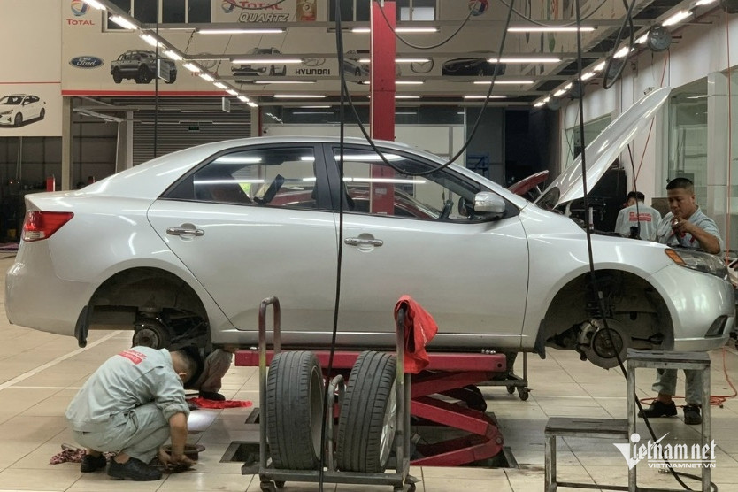 W-kiem tra lop xe o to.jpg