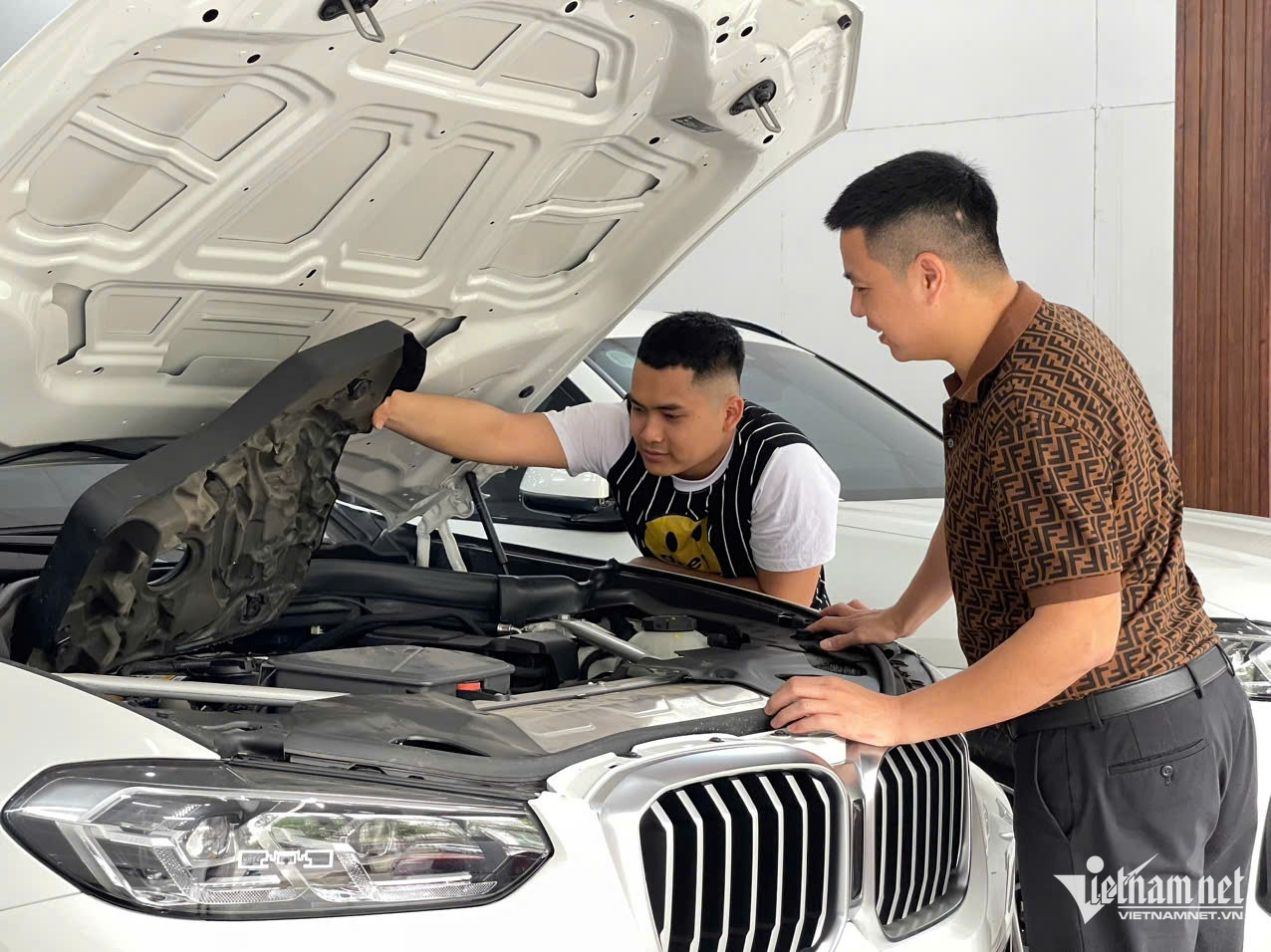 W-showroom oto 3.jpg