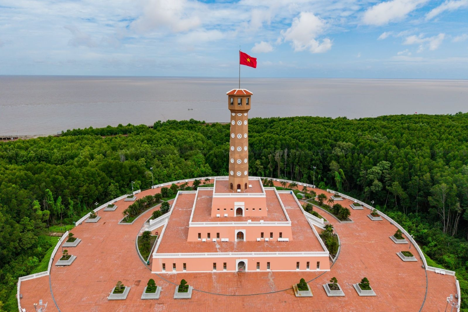 Cà Mau đặt mục tiêu tăng trưởng hai chữ số, đẩy mạnh phát triển kinh tế biển