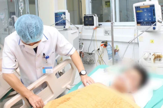 Nam thanh niên hôn mê khi truyền dịch giải rượu