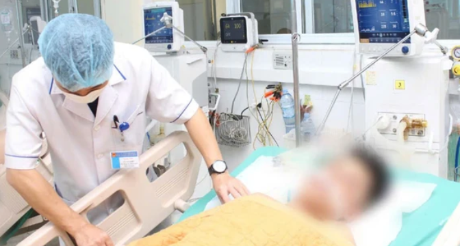 Nam thanh niên hôn mê khi truyền dịch giải rượu