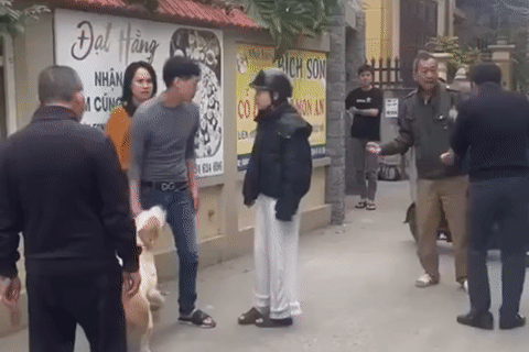 Nạn nhân kể phút kinh hoàng bị bố con hàng xóm chặn xe, xua chó dữ tấn công