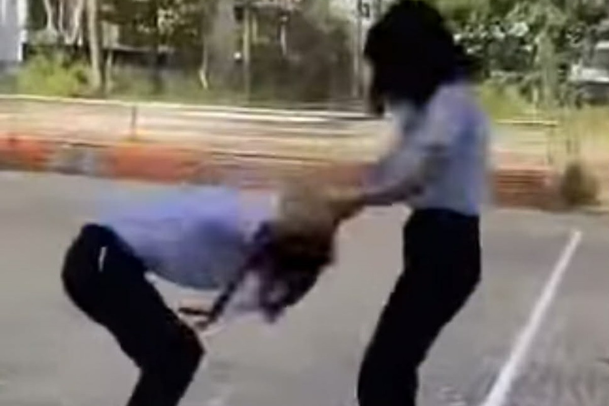 Nữ sinh lớp 6 ở TPHCM bị bạn học lớp trên kéo tóc, đánh tới tấp vào đầu