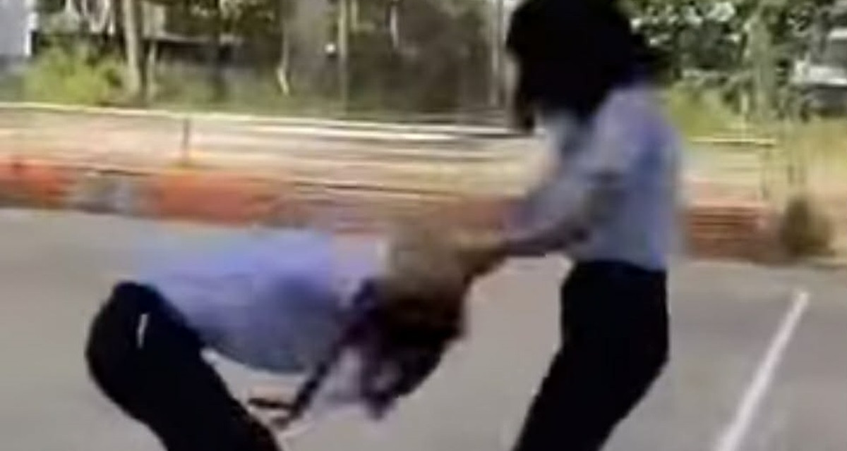 Nữ sinh lớp 6 ở TPHCM bị bạn học lớp trên kéo t...