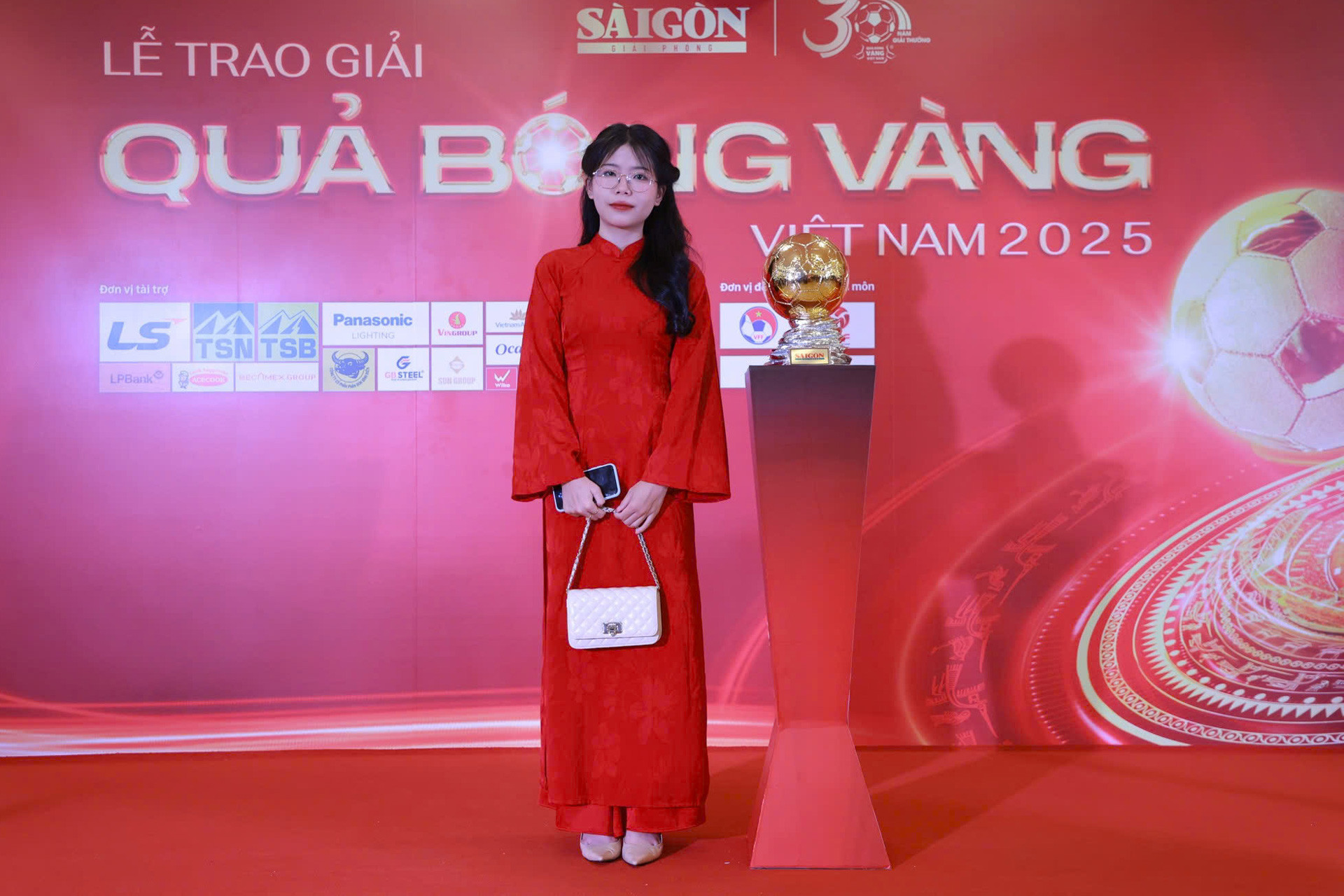 Qua bong vang Viet Nam 3.jpg