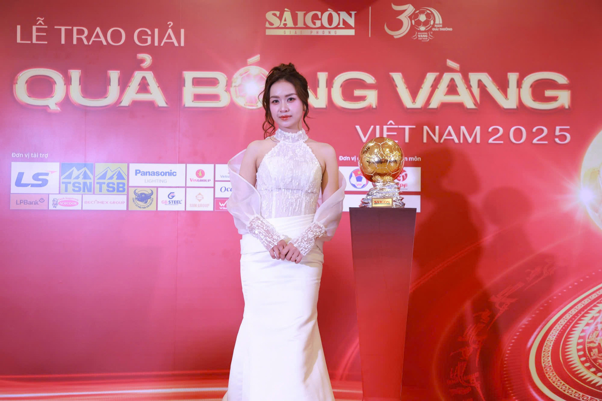 Qua bong vang Viet Nam 5.jpg