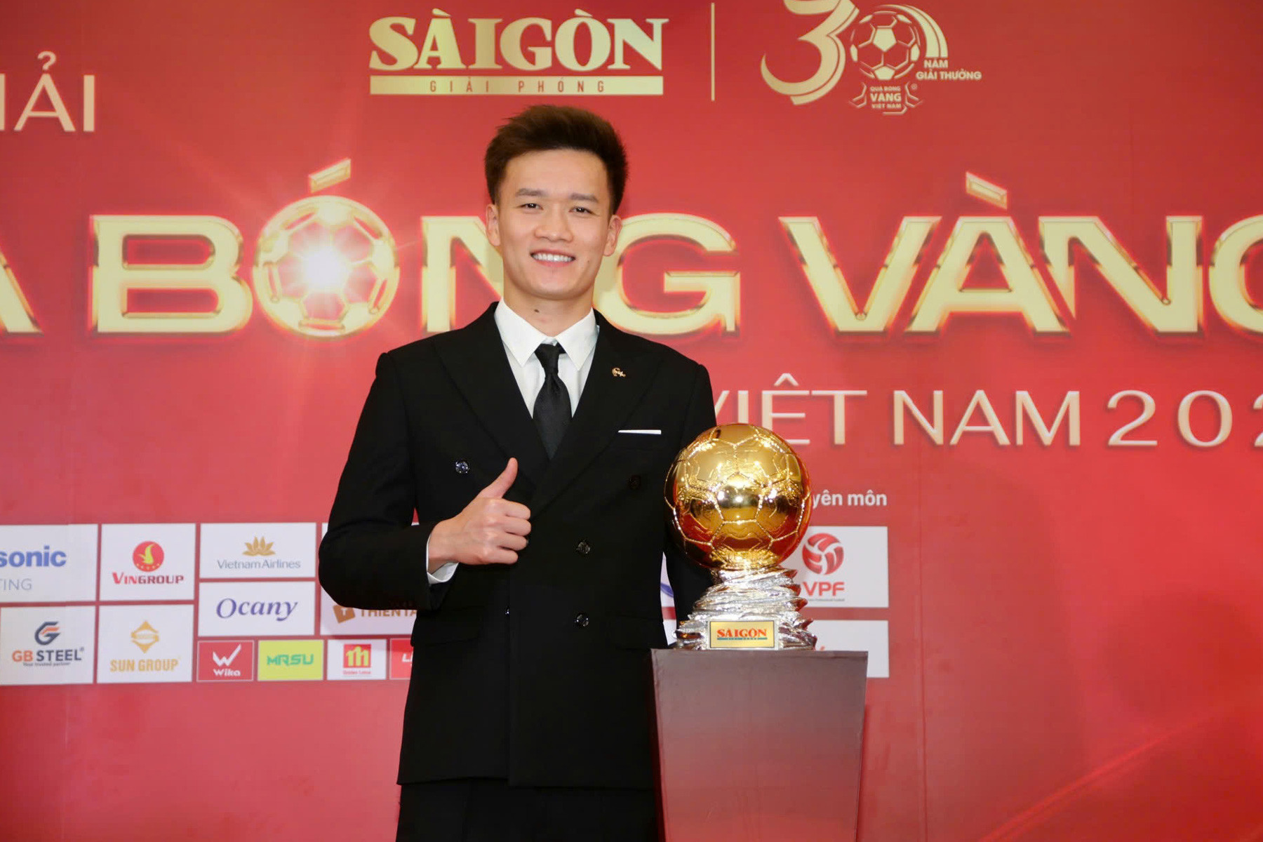 Qua bong vang Viet Nam 7.jpg