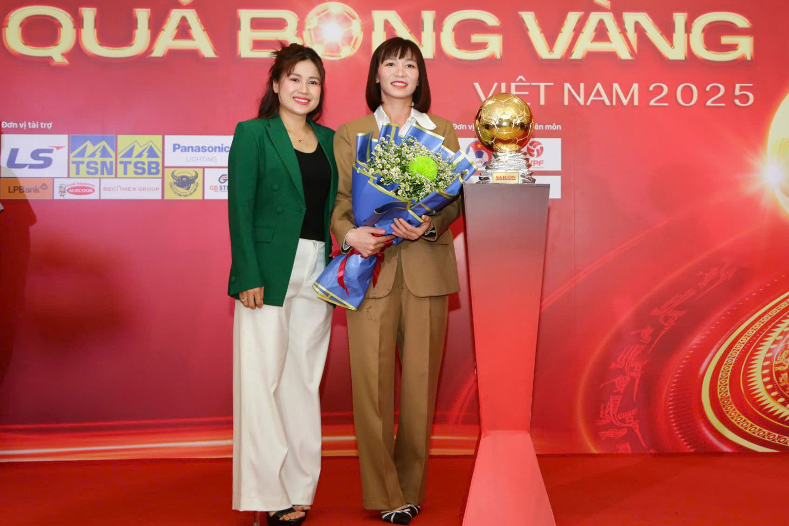 Trực tiếp Quả bóng vàng Việt Nam: Đình Bắc giành giải trẻ Qua bong vang Viet Nam 9.jpg