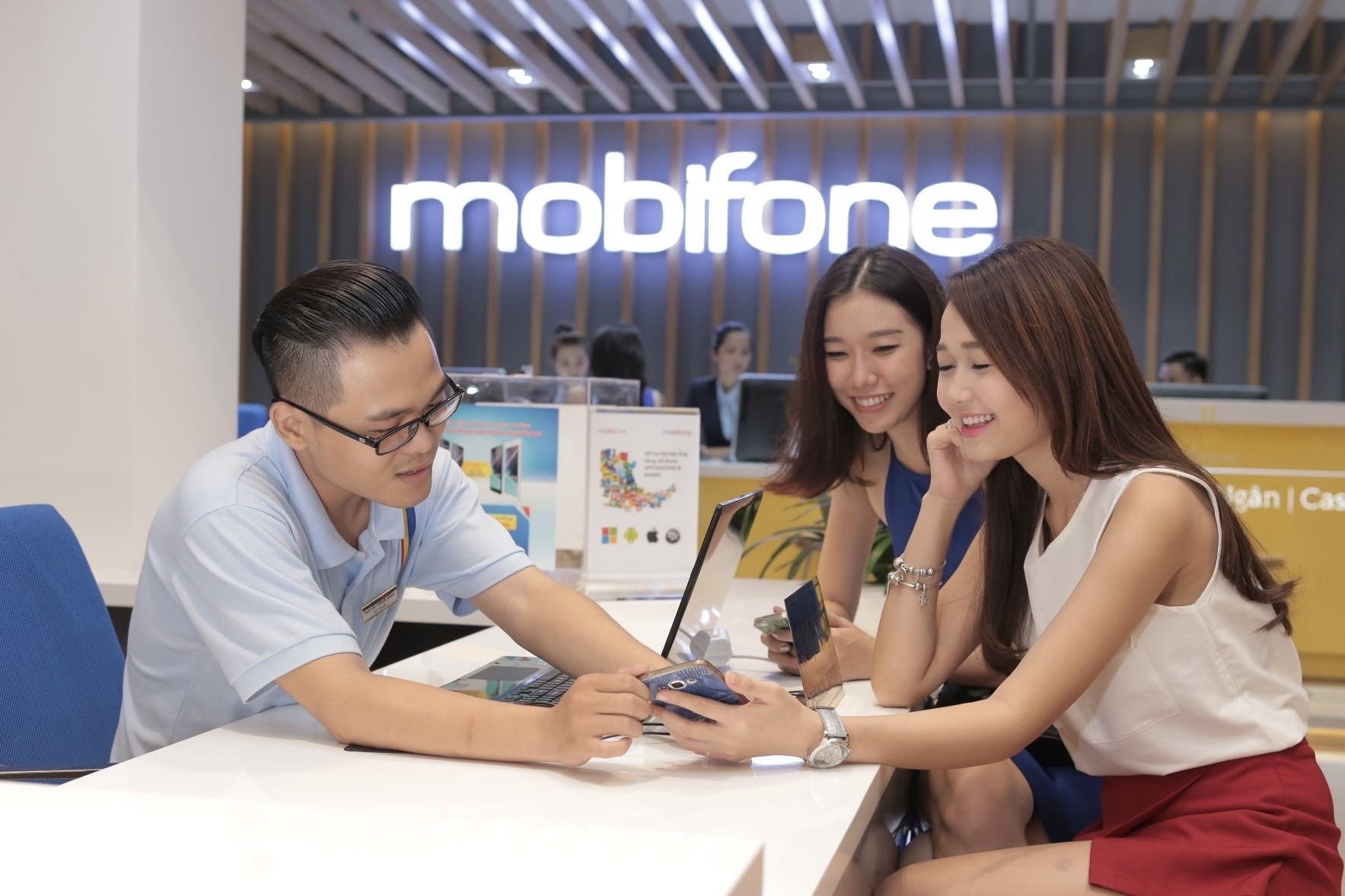S-MAX MobiFone - giải pháp dung lượng lớn, gia tăng kết nối cho người dùng số